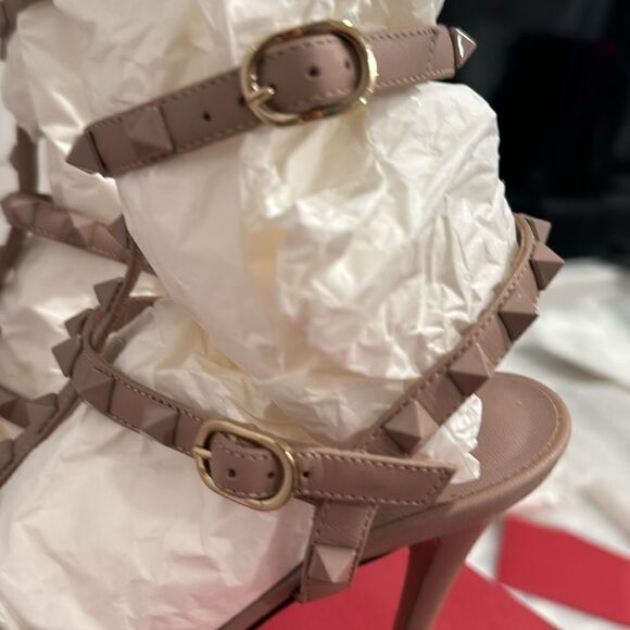 Valentino Garavani Poudre tan nude blush Rockstud T-Strap Sandal tonal heels 38 - Picture 8 of 15